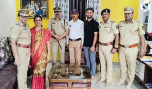 Pune Police Commissioner Honors Brave Officer Assaulted While Protecting Senior Citizen