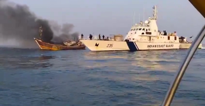 Alibaug Fishing Boat Fire 18 Fishermen Rescued in Midnight Operation