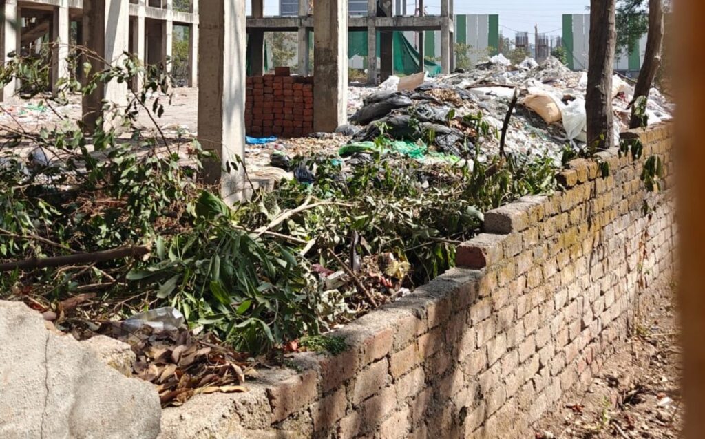 Pune: Balewadi Residents Demand Action As Garbage Dumping Behind Prakriti and Comfortzone Societies Persists 