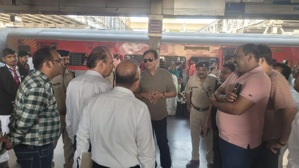 Pune Railway Station Boosts Crowd Management for Smooth Passenger Flow
