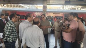 Pune Railway Station Boosts Crowd Management for Smooth Passenger Flow