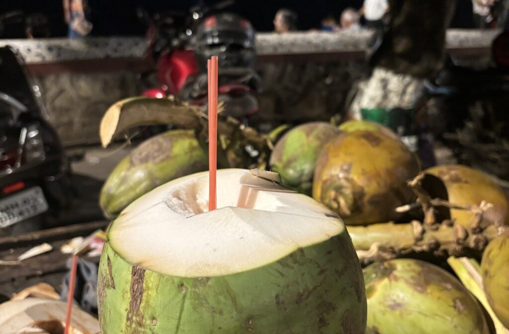 "₹10 Lakh Advise" for Free with a ₹50 Coconut: Mumbai Vendor’s Words Go Viral