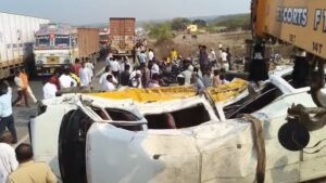 3 Killed, 15 Injured in a Tragic Collision Between Truck, Mini-Bus, and Two-Wheeler on Solapur-Pune Highway