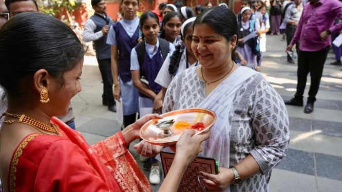 Maa Toh Maa Hoti Hai! 35-Year-Old Mom Inspired by Kids, Sits for SSC Exam