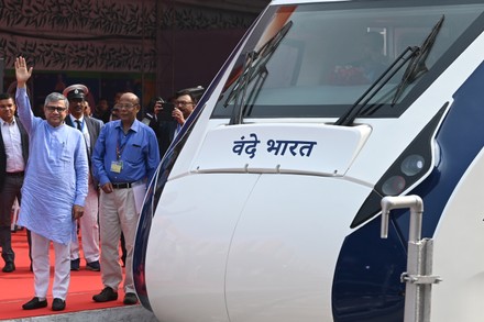 Indian Railways to Launch 200 Vande Bharat Trains, Expand Infrastructure with ₹4.6 Lakh Crore Investment