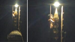 Chhatrapati Sambhajinagar Man Climbs Temple Roof, Attempts to Damage Sacred Kalas, Watch Video