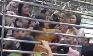 Viral Video Captures Intense Fight Between Women on Mumbai Local Train