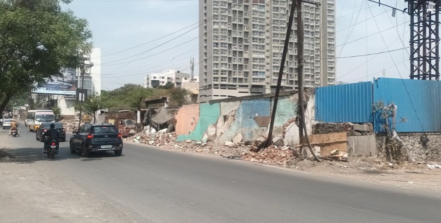 Pune News: Undri Residents Struggle As Debris Blocks Narrow Roads, Demand PMC Action