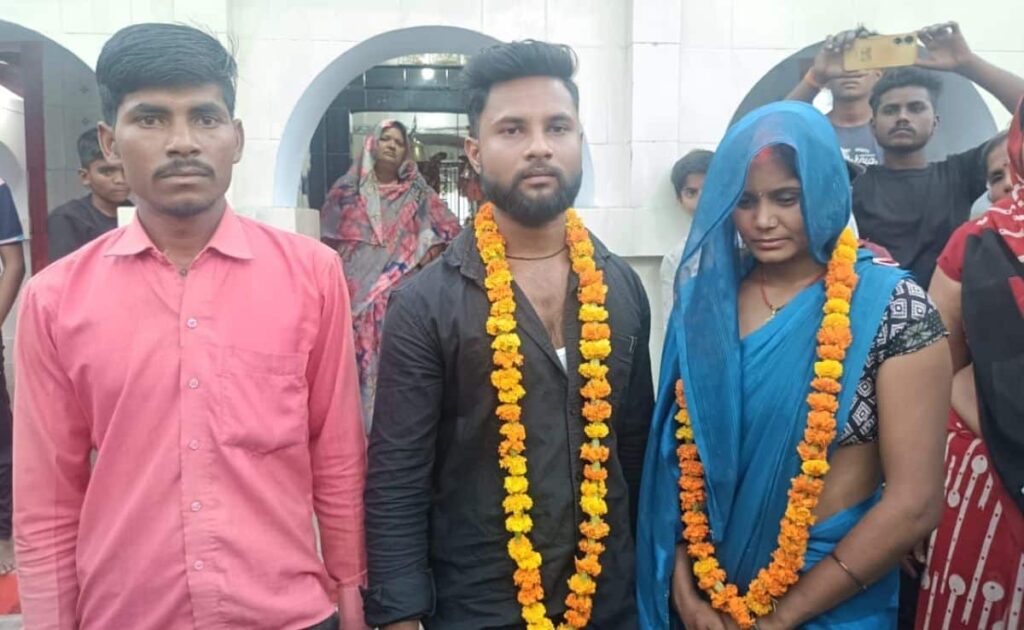 man-gets-wife-married-to-lover-bablu-vikas-radhika_625x300_27_March_25