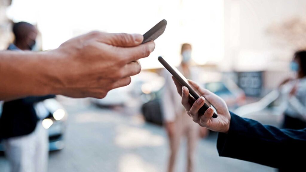 Phone-Contact-Sharing-GEAR-1285435258