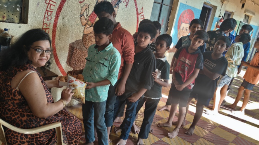 Pune News Volunteers Of A Friend In Need Spread Joy At Dapodi Orphanage and Slums Through Food Distribution Drive