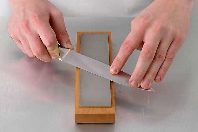 Quick and Easy Ways to Sharpen Your Kitchen Knife at Home