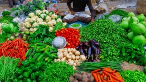 Prices Of Green Chilli, Drumstick, Groundnut Pods, And Raw Mango Drop Due To Increased Supply In Pune Market