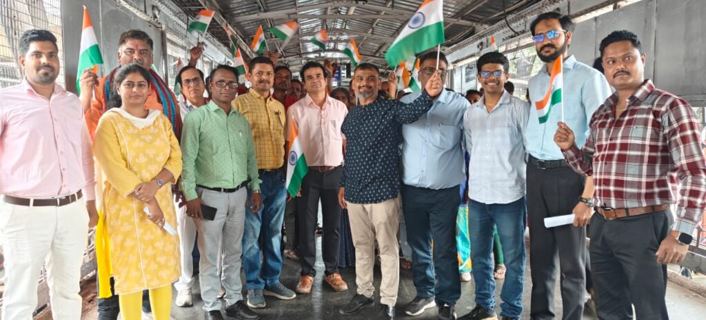 Nukkad Natak and Tiranga Yatra held at Pune Railway Station to honour our brave soldiersNukkad Natak and Tiranga Yatra held at Pune Railway Station to honour our brave soldiers