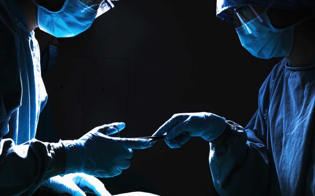 Maharashtra News: Surgeon Booked Over Viral Audio Clip Allegedly Instructing Junior to 'Kill' Covid Patient