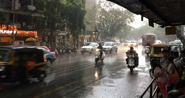 Moderate-Rains-Lashes-Pune-on-Dussehra-Eve-Yellow-Alert-Issued