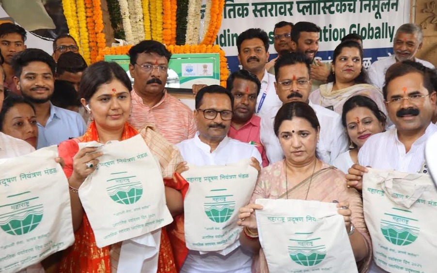 Pune: Cloth Bag Vending Machine Installed Outside Dagdusheth Ganpati Temple