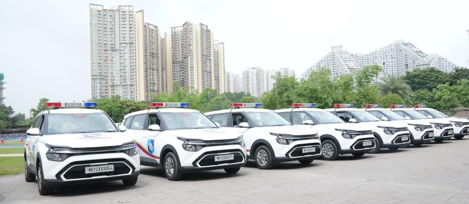 Pune Police Receive 9 New Vehicles Under CSR Initiative By Amanora's City Corporation Ltd