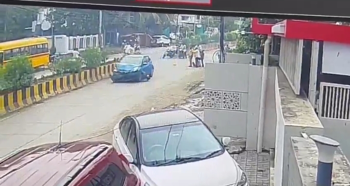 Chhatrapati Sambhajinagar Hit-and-Run: Speeding Car Crashes Into Bikers, Sparks Fire & Chaos; Minor Suspected Behind Wheel