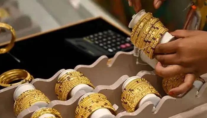 Gold Prices Dip Nearly 9% from Record Highs – Is Now the Right Time to Invest in Gold ETFs?  