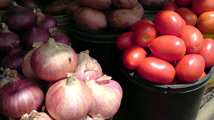 Pre-Monsoon Rains Ravage Maharashtra Crops; Onion, Tomato Prices Expected to Surge