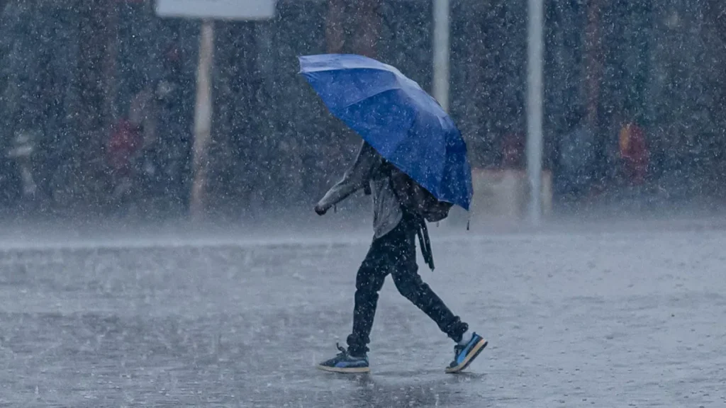 Pune Rain Alert: Yellow Warning for Next 4 Days – Don't Step Out Without These 7 Essentials in Your Bag