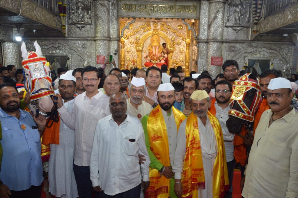 Ashadhi Wari 2025 In Pune: Sant Dnyaneshwar Mauli’s Ceremonial Horses Pay Unique Tribute At Shrimant Dagdusheth Ganpati Mandir