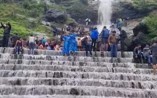 ‘Mini Bhushi’ Rush: Weekend Tourists Flock to Bhaje Waterfall, Traffic Chaos Follows
