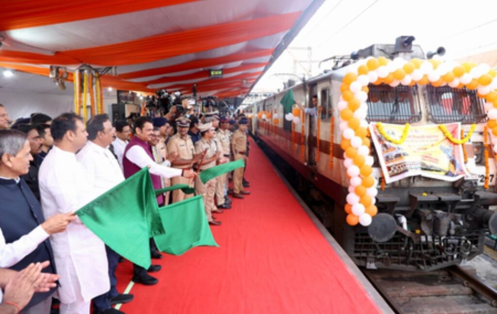 CM Fadnavis flags off Chhatrapati Shivaji Maharaj Circuit Bharat Gaurav train