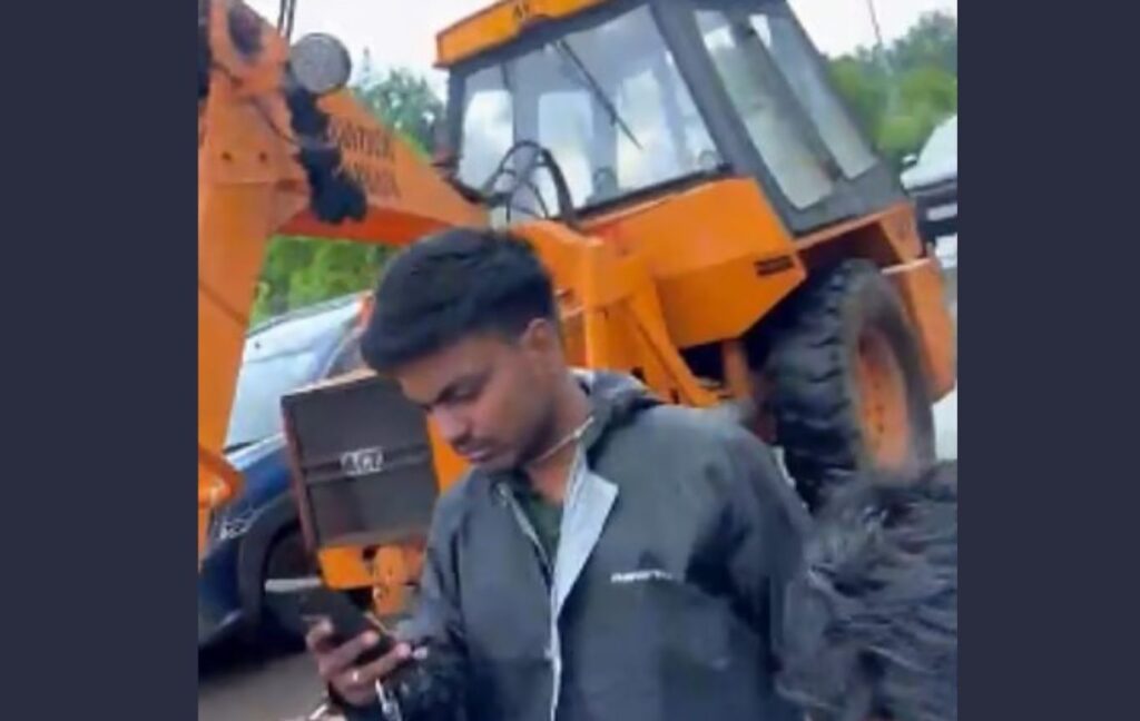 Pune: Warkari Fatally Struck by Speeding Crane on Dehu-Alandi Road; Driver Detained