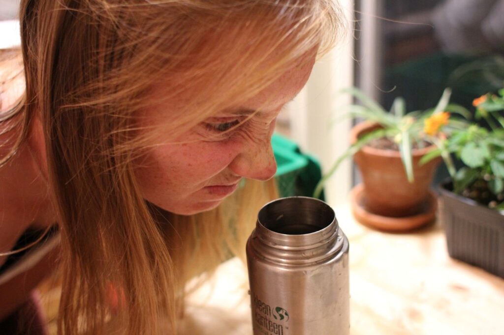 Tired of That Funky Bottle Smell? Here’s How to Keep Your Flasks Fresh and Odor-Free