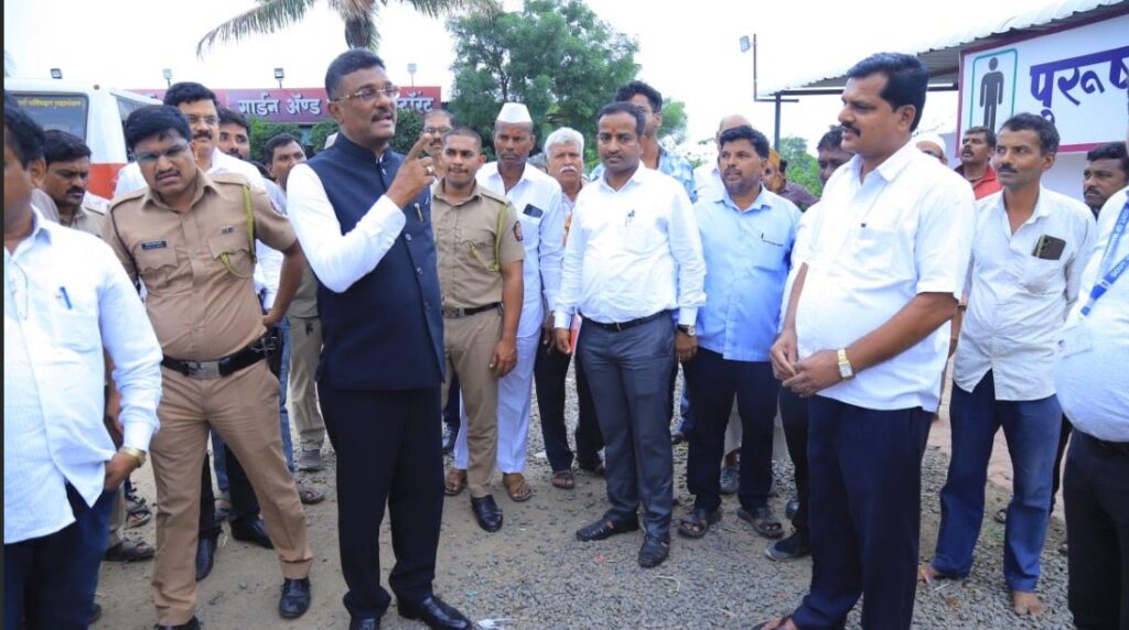 Pune-Solapur Highway: Pratap Sarnaik Conducts Surprise Checks On MSRTC Approved Hotels, Bus Stands, Promises Action On Dirty Toilets, Illegal Halts