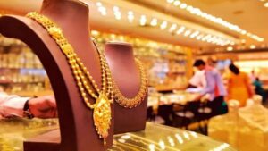 Gold Silver Price Today: Silver Soars to ₹1.52 Lakh on Dussehra, Gold Hits ₹1.21 Lakh Per 10 Grams on MCX