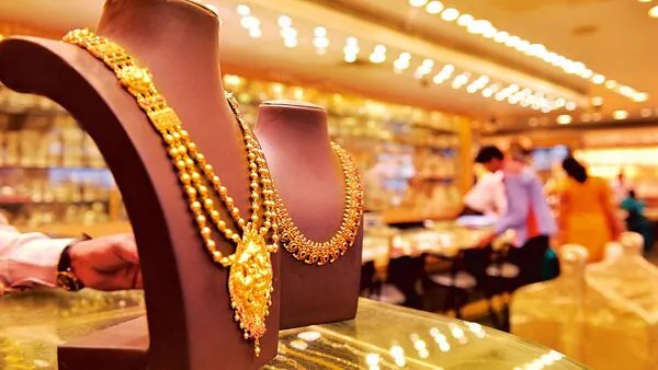 Gold Silver Price Today: Silver Soars to ₹1.52 Lakh on Dussehra, Gold Hits ₹1.21 Lakh Per 10 Grams on MCX