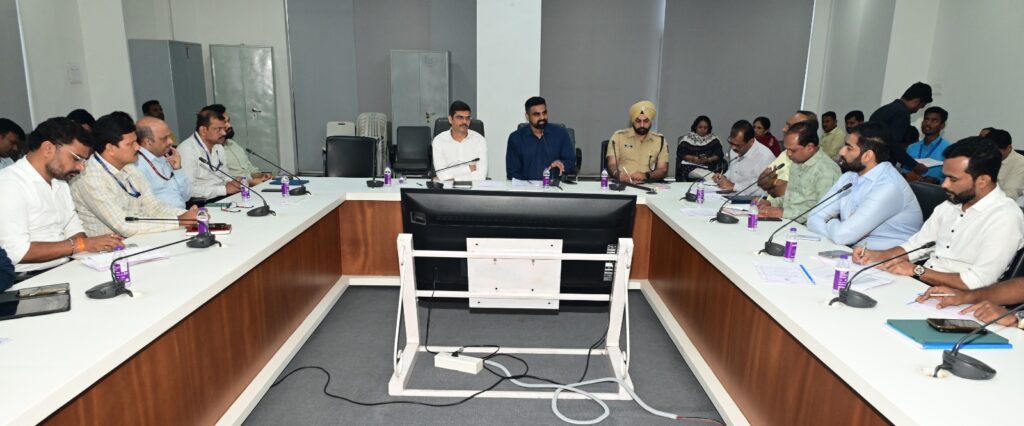 Pune Collector Reviews Disaster Management Efforts, Orders Structural Audit Of Bridges, Roads, Buildings Within 7 Days