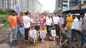 Pune: Dhanori-Lohgaon Residents Hold Protest Over PMC's Delay In Fixing Roads And Drainage Issues 