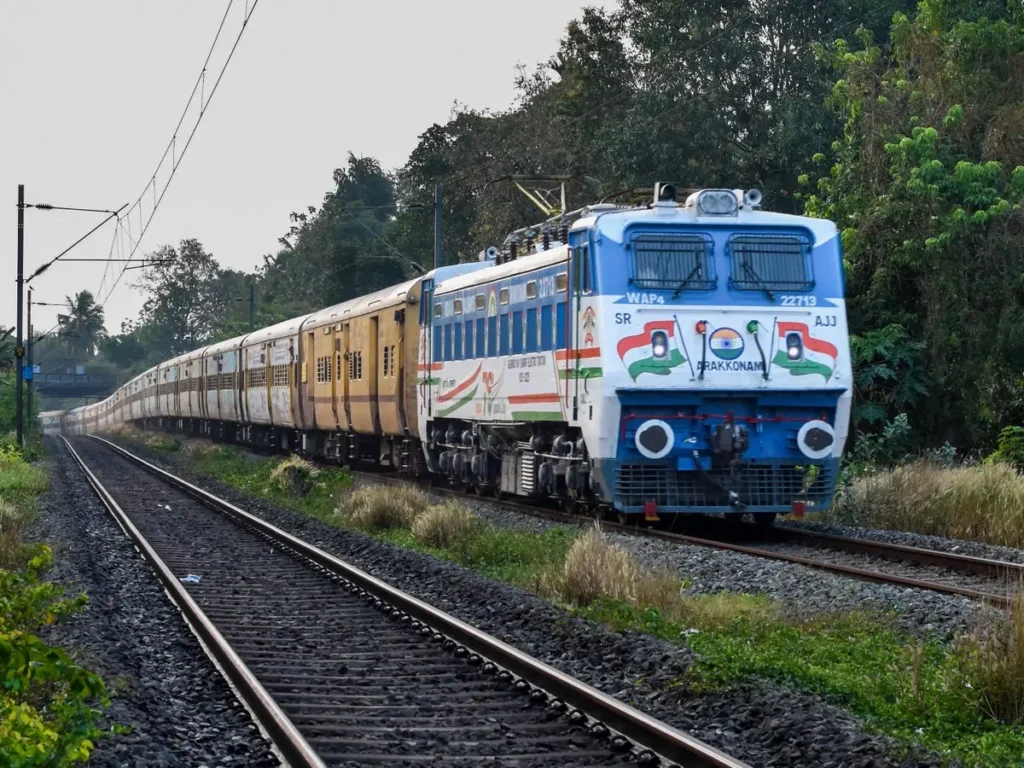 Every Indian Woman Should Know These Railway Rights! Reserved Berths for Women in Trains Like Rajdhani, Duronto