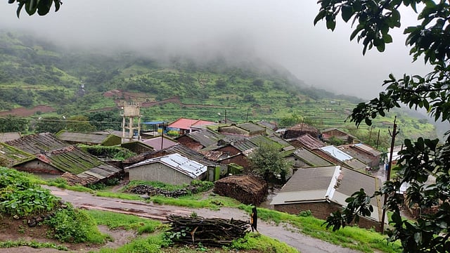 This Village Near Mumbai Has Just 6 Hours of Daylight – People Still Live in Caves