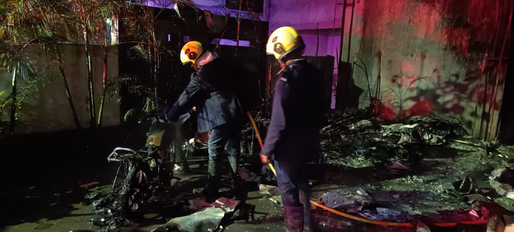 Pune: 100 Evacuated Safely From As Fire Guts Six Vehicles On Nagar Road 