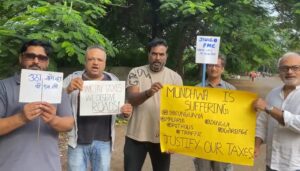 Residents of Venkatesh Flora Township in Mundhwa Protest Against PMC Neglect; Demand Immediate Civic Action