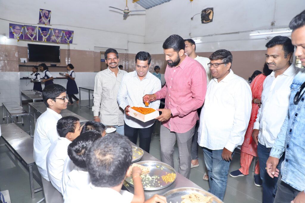 Pune: Food Distribution And Book Donation Drive Held In Wanawadi To Celebrate Devendra Fadnavis’s Birthday