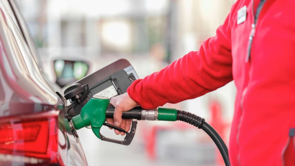 Don’t Fill Up Without Reading This! Common Petrol Pump Scams You’re Falling For
