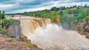 Skip Lonavala and Mahabaleshwar: Dandoba Hills and Gokak Waterfalls Emerge as Hidden Gems Near Sangli