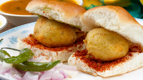 Aamchi Mumbai’s Vada Pav Trail: Your Ultimate Monsoon Foodie Guide