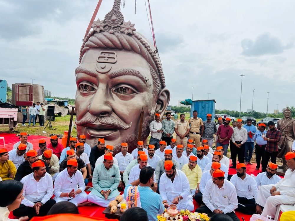 Crown Worship Ceremony Held for World’s Tallest Statue of Chhatrapati Sambhaji Maharaj in Pimpri-Chinchwad