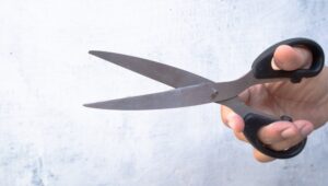 6 Everyday Scissor Habits That May Invite Negativity Into Your Home, According to Traditional Beliefs