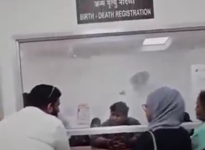 Language Row at Navi Mumbai Civic Office: Woman Asked to Speak in Marathi, Bystander Defends Her in Viral Video