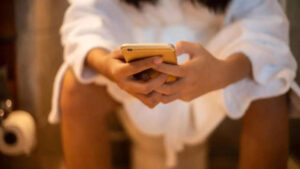Scrolling on the Toilet? Doctor Warns of Hidden Dangers