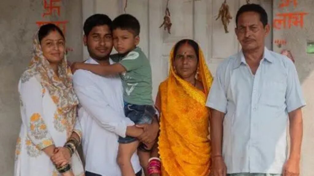 Inspiring! Delivery Boy Becomes Deputy Collector, Read the Success Story of a Young Man Who Rose Through Struggles
