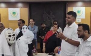 Viral Video: Vasai Locals Stage Ghost-Themed Protest Against Playground in Crematorium